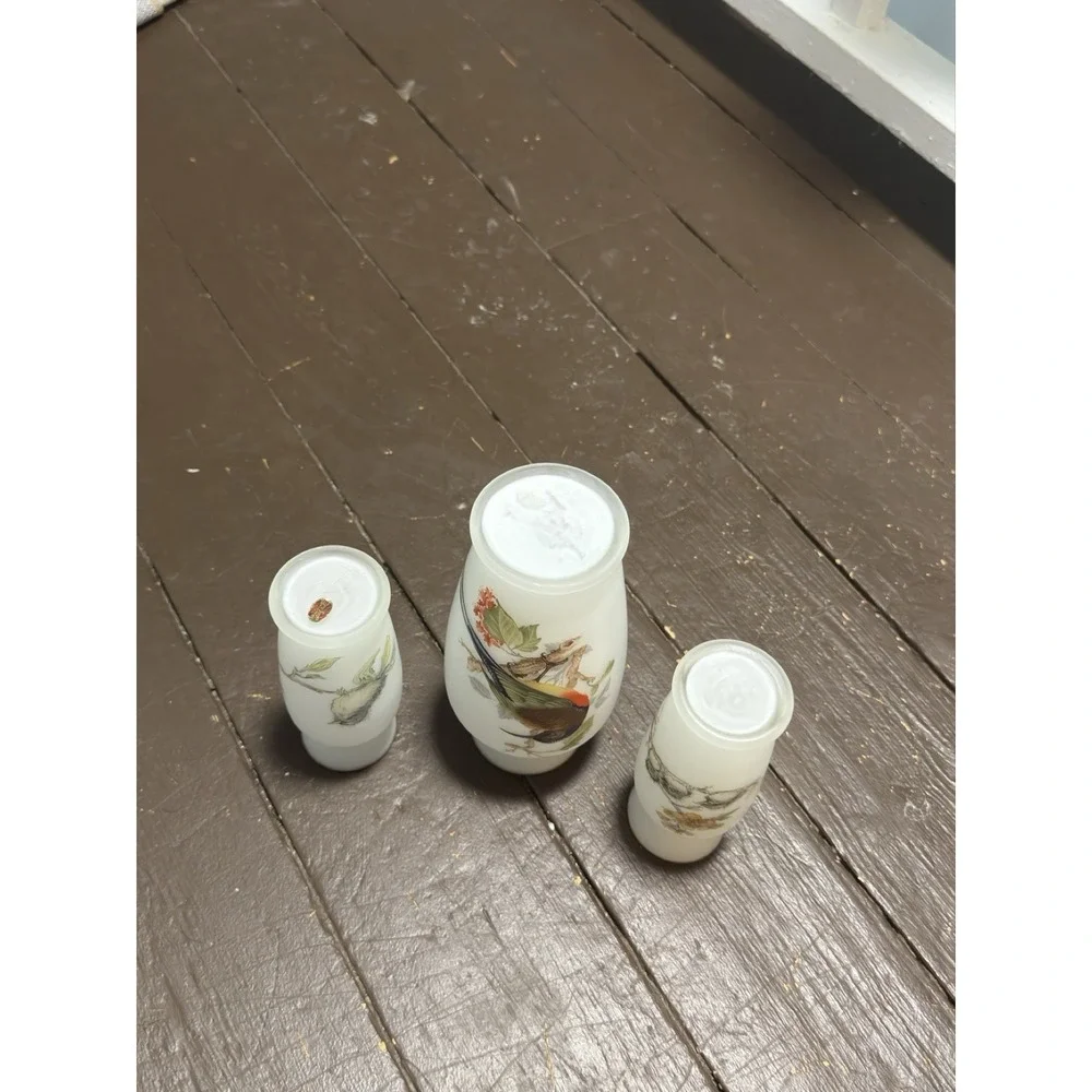 Enesco Vintage Porcelain Bud Vase White w/ Colorful Bird Design Set of 3‎ Japan